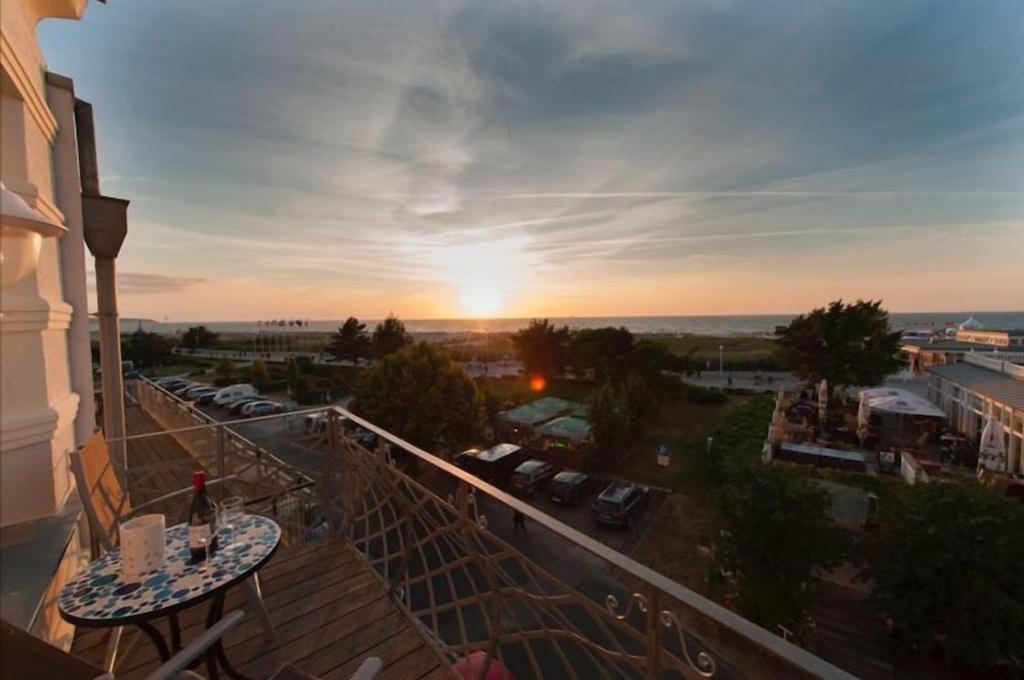 Villa Seeblick Warnemuende - Fewo Mit Meerblick Und Balkon Direkt Am Strand Fuer 2-4 Pers Rostock Exterior photo
